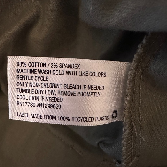 Wild fable low rise flare pants with open hem green size 10 women - Picture 6 of 6